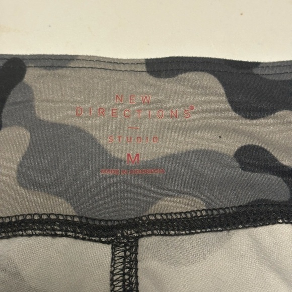 New Directions Women’s Black and Gray Leggings Set - Picture 5 of 13